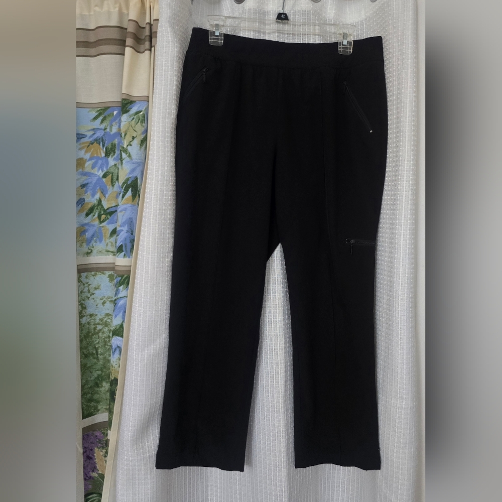 Chicos Zenergy Pull on Capri Zip Pockets Pants Womens 1 US 8 Black Stretch